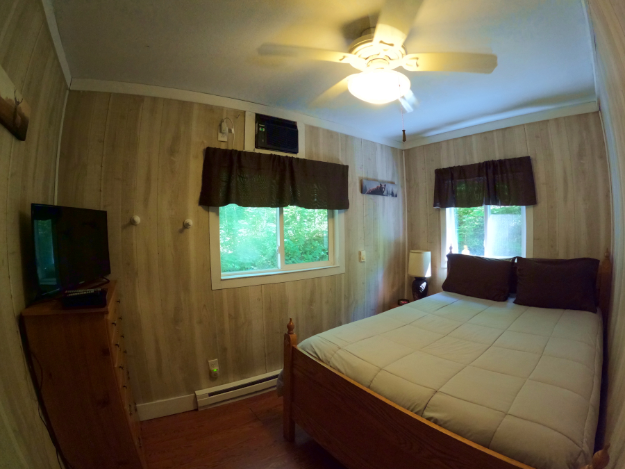 Eagle's Nest Cabin:Bedroom 2 