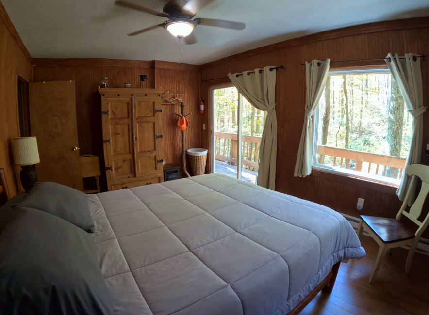 Eagle's Nest Cabin:Bedroom 1 with access to deck and hot tub